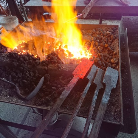 stainless damascus forging blacksmith niko giordani